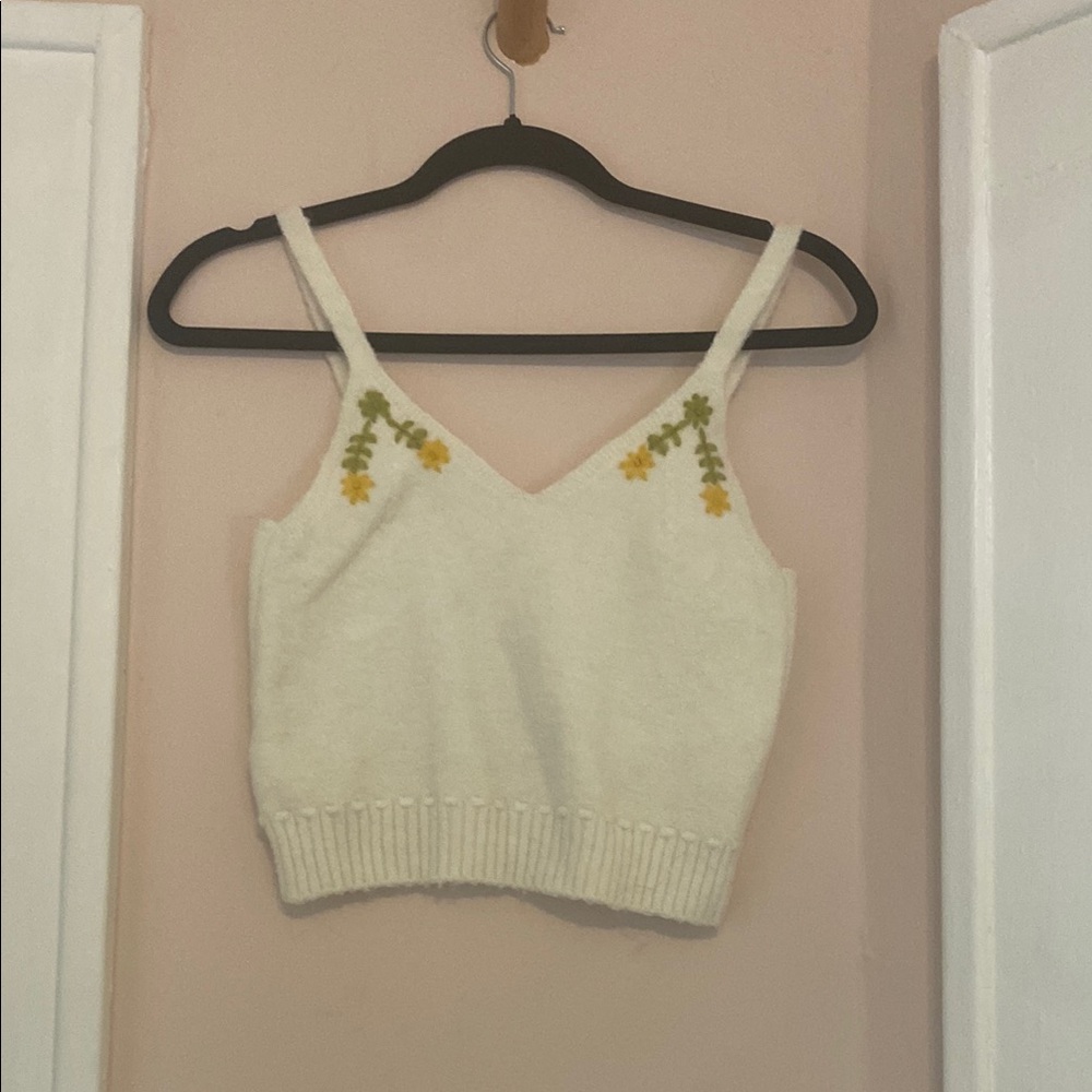 MANGO Floral Embroidered White Knit Tank Top / SIZE MEDIUM